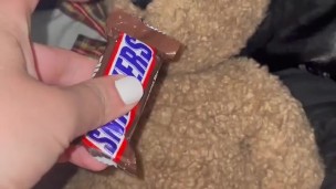 SNICKERS CHOCOLATE IN TEEN PINK PUSSY-KINKY PORN-FOOD FETISH-ARABIAN SNOWWHITE-BEST AMATEUR USA LA G